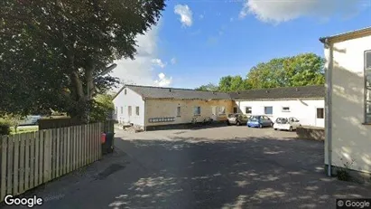 Boligudlejningsejendomme til salg i Højby - Foto fra Google Street View Boligudlejningsejendomme til salg i Højby - Foto fra Google Street View