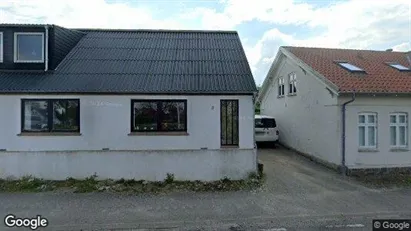 Boligudlejningsejendomme til salg i Tørring - Foto fra Google Street View Boligudlejningsejendomme til salg i Tørring - Foto fra Google Street View