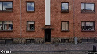Boligudlejningsejendomme til salg i Brande - Foto fra Google Street View Boligudlejningsejendomme til salg i Brande - Foto fra Google Street View