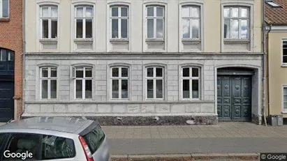 Boligudlejningsejendomme til salg i Vejle Centrum - Foto fra Google Street View Boligudlejningsejendomme til salg i Vejle Centrum - Foto fra Google Street View