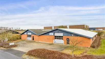 Solid erhvervsejendom med god beliggenhed